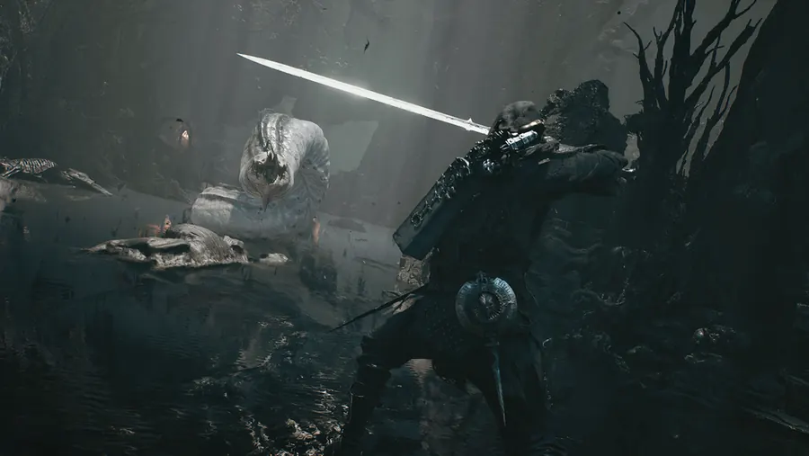 Mortal Shell II warrior swinging a greatsword